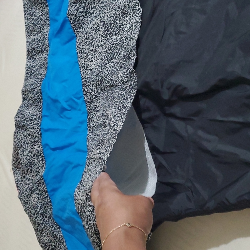 Windbreaker - Picture 4 of 4